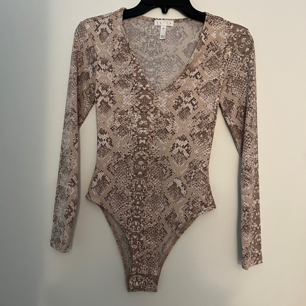 Nordstrom Leith beige and white snake print bodysuit. Size XS. Worn once